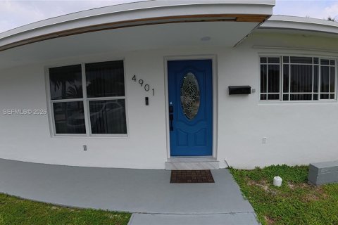 House in Miami Gardens, Florida 3 bedrooms, 129.6 sq.m. № 2374514 - photo 3