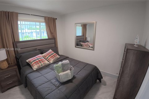 House in Miami Gardens, Florida 3 bedrooms, 129.6 sq.m. № 2374514 - photo 12