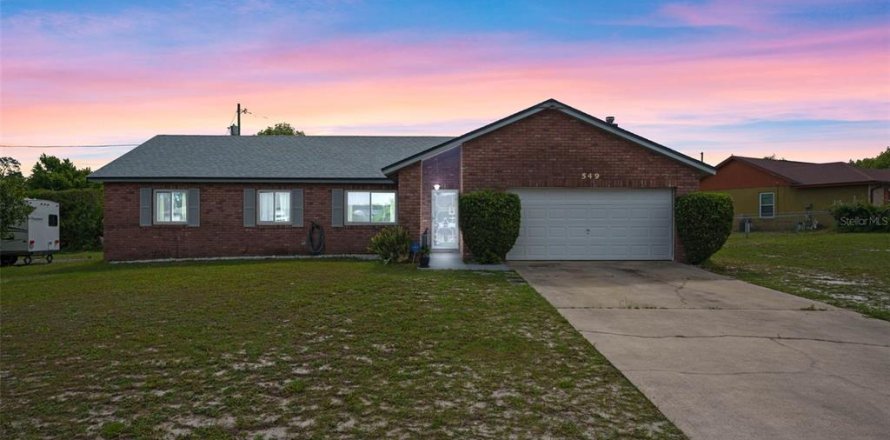 Villa ou maison à Deltona, Floride 3 chambres, 125.23 m2 № 1620454
