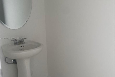 Villa ou maison à louer à Homestead, Floride: 5 chambres, 322.19 m2 № 2041424 - photo 7