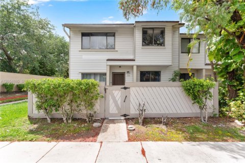 Condominio en Sunrise, Florida, 3 dormitorios № 2248060