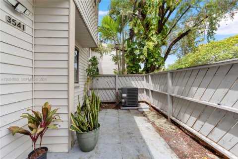 Condominio en venta en Sunrise, Florida, 3 dormitorios, 131.83 m2 № 2248060 - foto 16