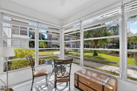 Condo in Lauderdale Lakes, Florida, 2 bedrooms  № 2002260 - photo 9