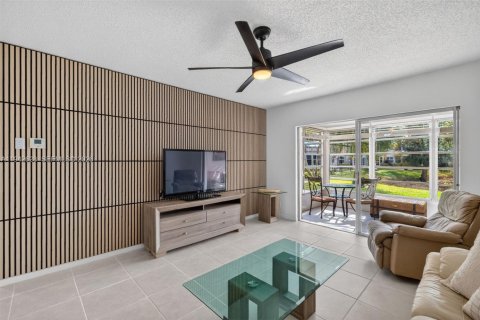 Condo in Lauderdale Lakes, Florida, 2 bedrooms  № 2002260 - photo 5