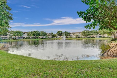 Condo in Lauderdale Lakes, Florida, 2 bedrooms  № 2002260 - photo 21