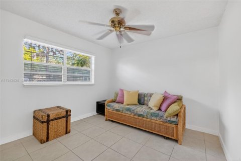 Condo in Lauderdale Lakes, Florida, 2 bedrooms  № 2002260 - photo 18