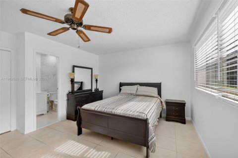 Condo in Lauderdale Lakes, Florida, 2 bedrooms  № 2002260 - photo 16