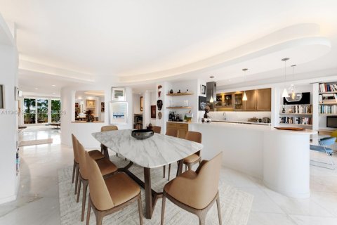 Condominio en venta en Key Biscayne, Florida, 2 dormitorios, 242.01 m2 № 2152800 - foto 9