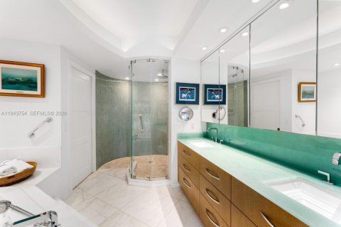 Condominio en venta en Key Biscayne, Florida, 2 dormitorios, 242.01 m2 № 2152800 - foto 18
