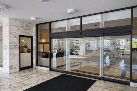 Immobilier commercial à vendre à Miami Beach, Floride № 2080046 - photo 2