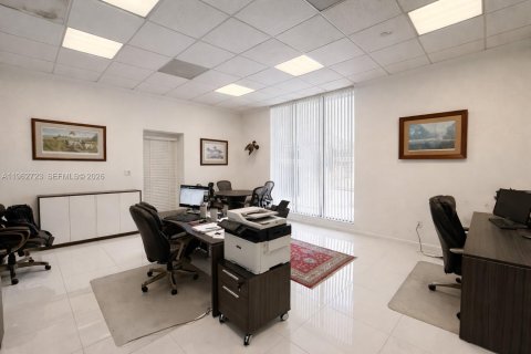 Immobilier commercial à vendre à Miami Beach, Floride № 2080046 - photo 4