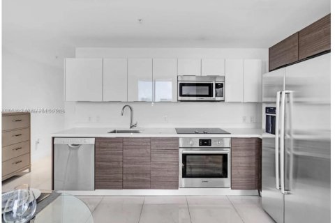 Снять в аренду кондоминиум в Майами, Флорида 1 спальня, 60.2м2, № 1956538 - фото 2