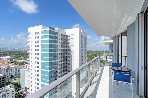 Снять в аренду кондоминиум в Майами, Флорида 1 спальня, 60.2м2, № 1956538 - фото 1