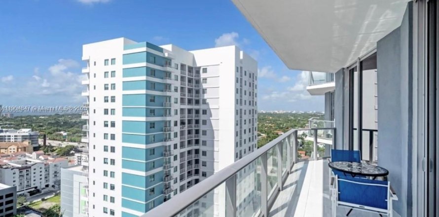 Кондоминиум с 1 спальней в Майами, Флорида № 1956538