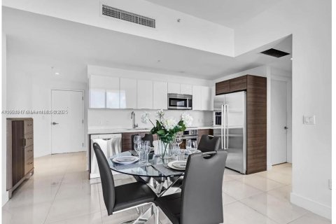 Снять в аренду кондоминиум в Майами, Флорида 1 спальня, 60.2м2, № 1956538 - фото 11