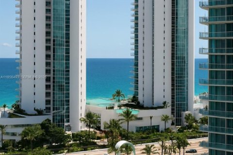 Condominio en Sunny Isles Beach, Florida, 3 dormitorios  № 2077020