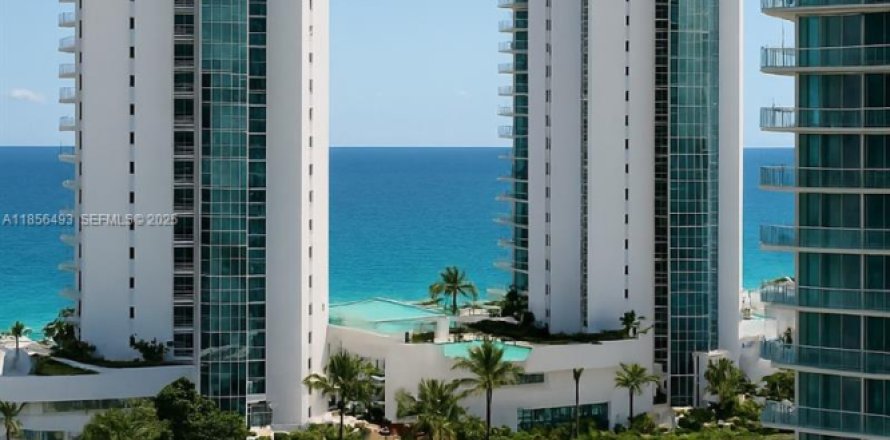 Condominio en Sunny Isles Beach, Florida, 3 dormitorios  № 2077020