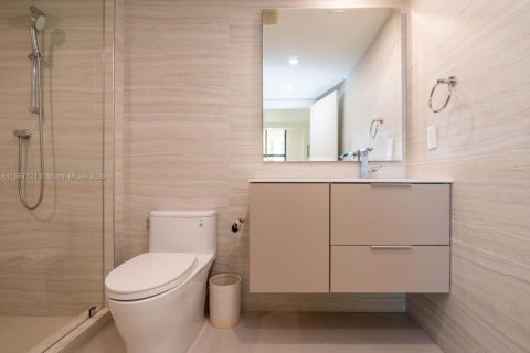 Снять в аренду кондоминиум в Бэл-Харбор, Флорида 2 спальни, 128.95м2, № 1171556 - фото 2