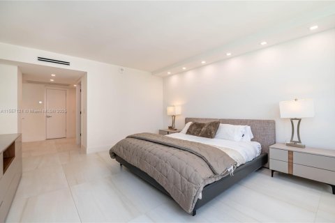Снять в аренду кондоминиум в Бэл-Харбор, Флорида 2 спальни, 128.95м2, № 1171556 - фото 7