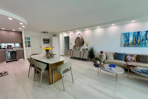 Снять в аренду кондоминиум в Бэл-Харбор, Флорида 2 спальни, 128.95м2, № 1171556 - фото 22
