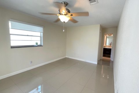 House in Boynton Beach, Florida 2 bedrooms, 146.97 sq.m. № 2392408 - photo 12