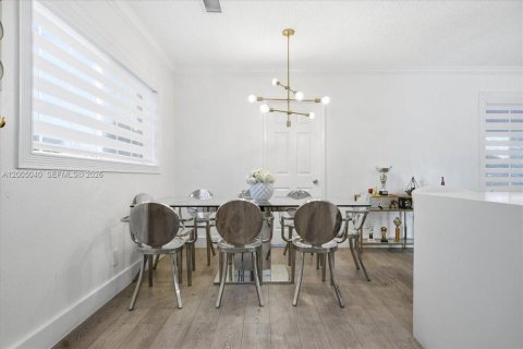 House in Hallandale Beach, Florida 3 bedrooms, 140.19 sq.m. № 2069033 - photo 10