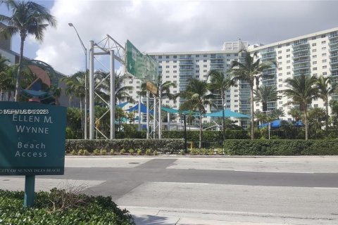 Copropriété à vendre à Sunny Isles Beach, Floride: 2 chambres, 154.68 m2 № 2252239 - photo 24