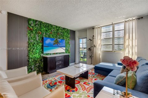 Copropriété à vendre à Sunny Isles Beach, Floride: 2 chambres, 154.68 m2 № 2252239 - photo 2