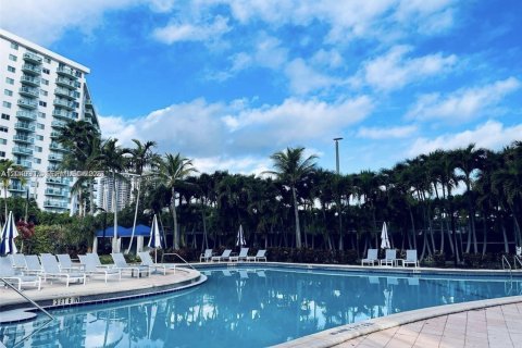 Copropriété à vendre à Sunny Isles Beach, Floride: 2 chambres, 154.68 m2 № 2252239 - photo 22