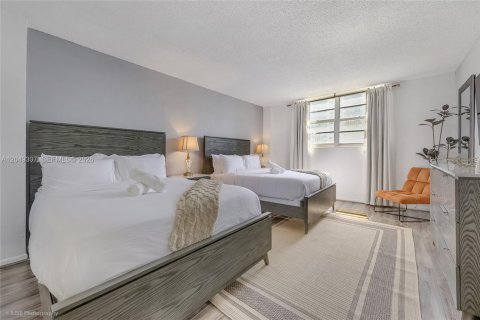 Copropriété à vendre à Sunny Isles Beach, Floride: 2 chambres, 154.68 m2 № 2252239 - photo 13
