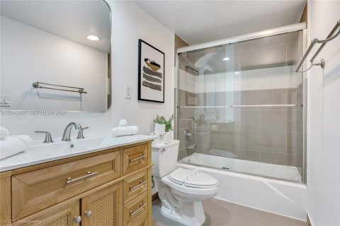 Copropriété à vendre à Sunny Isles Beach, Floride: 2 chambres, 154.68 m2 № 2252239 - photo 10