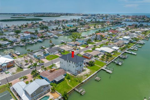 Casa en venta en Madeira Beach, Florida, 6 dormitorios, 450.39 m2 № 1877352 - foto 18