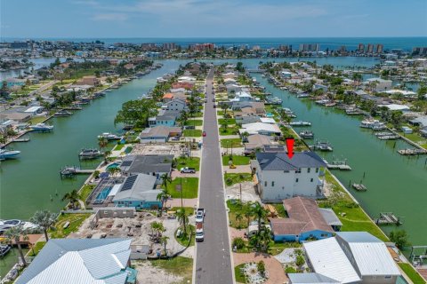 Casa en venta en Madeira Beach, Florida, 6 dormitorios, 450.39 m2 № 1877352 - foto 17