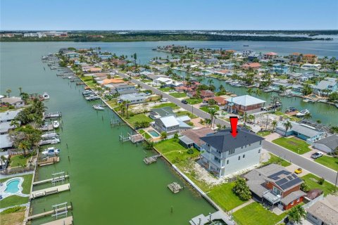 Casa en venta en Madeira Beach, Florida, 6 dormitorios, 450.39 m2 № 1877352 - foto 11