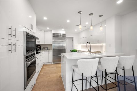 Copropriété à vendre à Miami Beach, Floride: 3 chambres, 254.92 m2 № 1963664 - photo 16