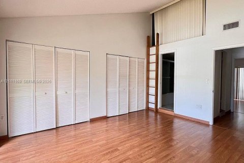 Townhouse in Miami, Florida 2 bedrooms, 107.02 sq.m. № 2430106 - photo 9