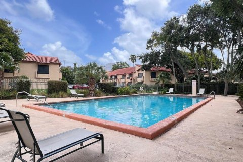 Townhouse in Miami, Florida 2 bedrooms, 107.02 sq.m. № 2430106 - photo 12