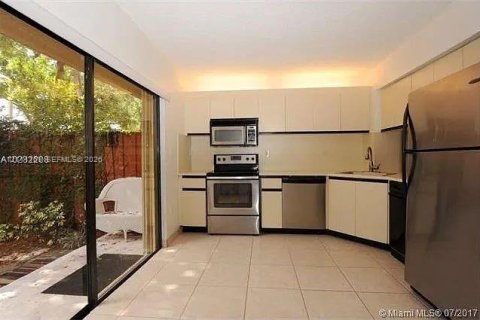 Townhouse in Miami, Florida 2 bedrooms, 107.02 sq.m. № 2430106 - photo 4