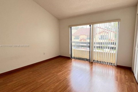 Townhouse in Miami, Florida 2 bedrooms, 107.02 sq.m. № 2430106 - photo 7