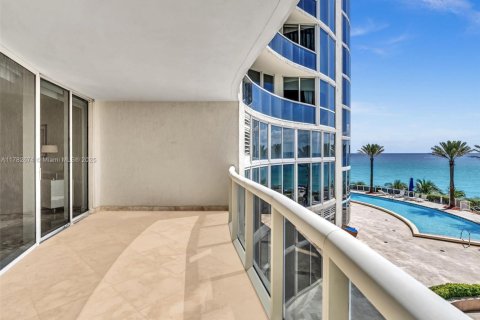 Copropriété à vendre à Sunny Isles Beach, Floride: 2 chambres, 175.21 m2 № 1942977 - photo 30
