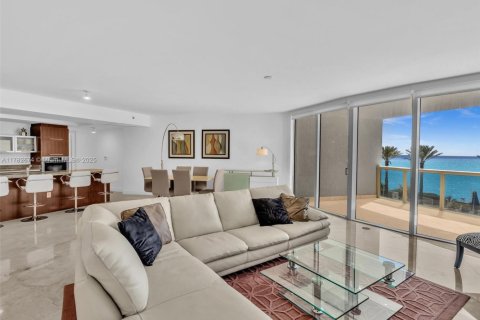 Copropriété à vendre à Sunny Isles Beach, Floride: 2 chambres, 175.21 m2 № 1942977 - photo 4