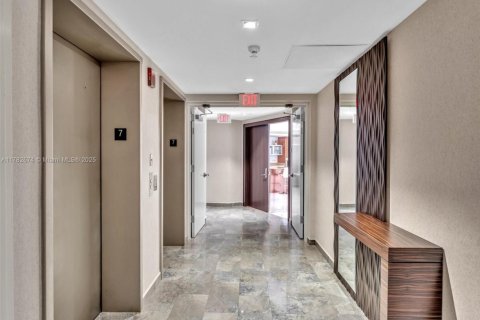 Copropriété à vendre à Sunny Isles Beach, Floride: 2 chambres, 175.21 m2 № 1942977 - photo 2