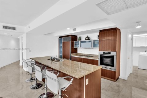 Copropriété à vendre à Sunny Isles Beach, Floride: 2 chambres, 175.21 m2 № 1942977 - photo 15