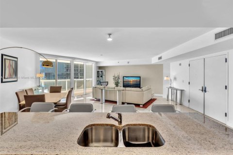 Copropriété à vendre à Sunny Isles Beach, Floride: 2 chambres, 175.21 m2 № 1942977 - photo 26