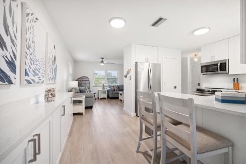 Villa ou maison à vendre à Indian Rocks Beach, Floride: 2 chambres, 125.51 m2 № 1912213 - photo 13