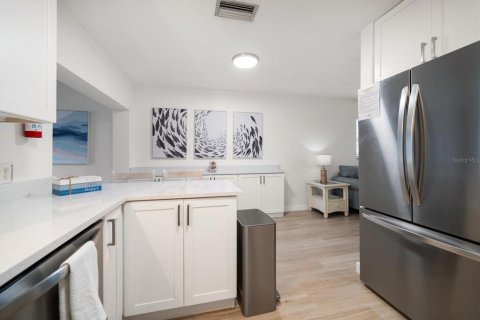 Villa ou maison à vendre à Indian Rocks Beach, Floride: 2 chambres, 125.51 m2 № 1912213 - photo 16