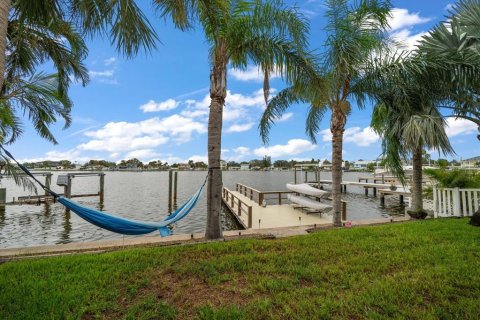 Villa ou maison à vendre à Indian Rocks Beach, Floride: 2 chambres, 125.51 m2 № 1912213 - photo 3