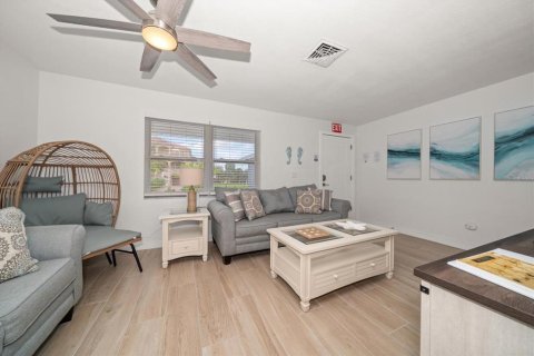 Villa ou maison à vendre à Indian Rocks Beach, Floride: 2 chambres, 125.51 m2 № 1912213 - photo 11