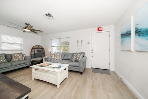 Villa ou maison à vendre à Indian Rocks Beach, Floride: 2 chambres, 125.51 m2 № 1912213 - photo 8