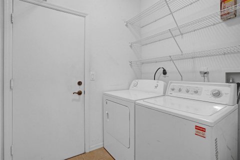 Villa ou maison à vendre à Port St. Lucie, Floride: 2 chambres, 139.91 m2 № 2328940 - photo 25